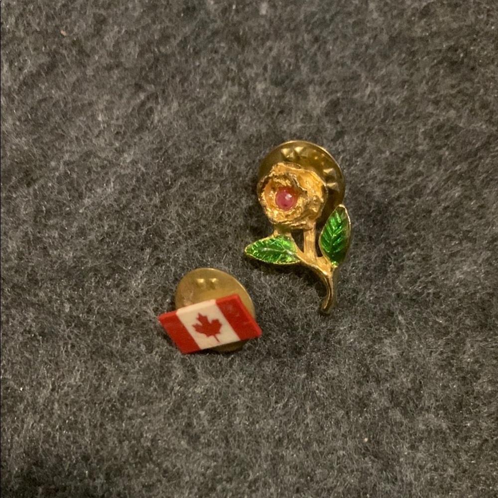 🇨🇦Canadian Flag and flower Pin